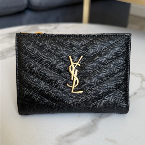 SAINT LAURENT CASSANDRE MATELASSÉ BIFOLD WALLET - Picture 1 of 7